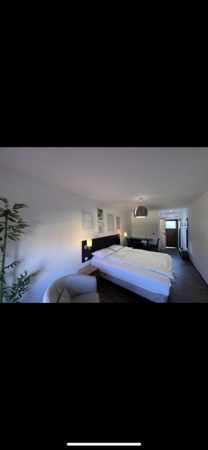 Texas Pub & Apartment *